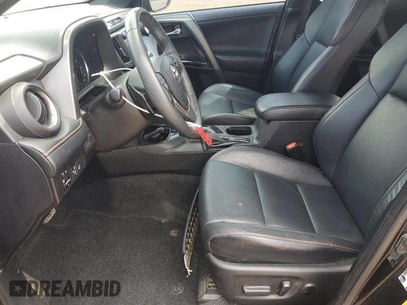 2017 Toyota RAV4 SE z VIN 2T3NFREVXHW366861, wystawiony jako Copart lot #53185445 z przebiegiem 109 386 mil mil oraz Szkoda całkowita • Salvage title. Historia ofert i sprzedaży dostępna na DreamBid. Obrazek 7.
