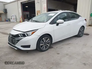 2023 Nissan Versa SV z VIN 3N1CN8EV9PL838576, wystawiony jako IAAI lot #42080373 z przebiegiem 28 542 mil mil oraz . Historia ofert i sprzedaży dostępna na DreamBid. Obrazek 17.
