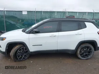 2022 Jeep Compass Latitude with VIN 3C4NJDBB7NT176532, listed as a IAAI auction lot 42022193 with 34,720 mi miles and . Bid and sale history available at carsss.com. Image 14.