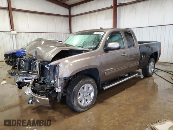 2013 GMC Sierra 1500 SLT z VIN 1GTR2WE72DZ194333, wystawiony jako Copart lot #42620605 z przebiegiem 132 775 mil mil oraz Szkoda całkowita • Salvage title. Historia ofert i sprzedaży dostępna na DreamBid. Obrazek 1.