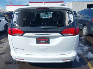 2020 Chrysler Voyager LXi z VIN 2C4RC1DG3LR266103, wystawiony jako IAAI lot #41735356 z przebiegiem 60 481 mil mil oraz . Historia ofert i sprzedaży dostępna na DreamBid. Obrazek 16.