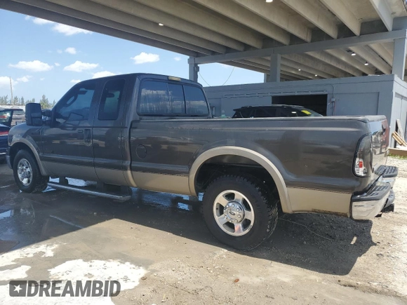 2005 Ford F-250 XL z VIN 1FTSX20P95EB03036, wystawiony jako Copart lot #52512595 z przebiegiem 135 678 mil mil oraz Czysty tytuł • Clean title. Historia ofert i sprzedaży dostępna na DreamBid. Obrazek 2.