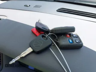 2002 Mercury Grand Marquis LS Premium z VIN 2MEFM75W22X653775, wystawiony jako IAAI lot #42225138 z przebiegiem 124 749 mil mil oraz . Historia ofert i sprzedaży dostępna na DreamBid. Obrazek 11.