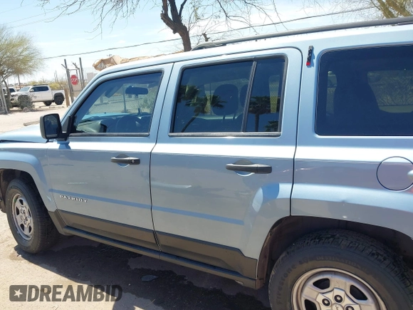 2013 Jeep Patriot Sport with VIN 1C4NJPBA5DD186974, listed as a IAAI auction lot 41900552 with 127,717 mi miles. Bid and sale history available at carsss.com. Image 14.
