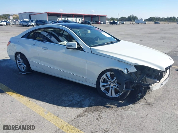 2011 Mercedes-Benz E-Class E 350 with VIN WDDKJ5GB2BF072981, listed as a IAAI auction lot 40683703 with 192,421 mi miles. Bid and sale history available at carsss.com. Image 1.