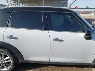 2012 MINI Countryman z VIN WMWZB3C53CWM02541, wystawiony jako IAAI lot #41720086 z przebiegiem 99 820 mil mil oraz . Historia ofert i sprzedaży dostępna na DreamBid. Obrazek 13.