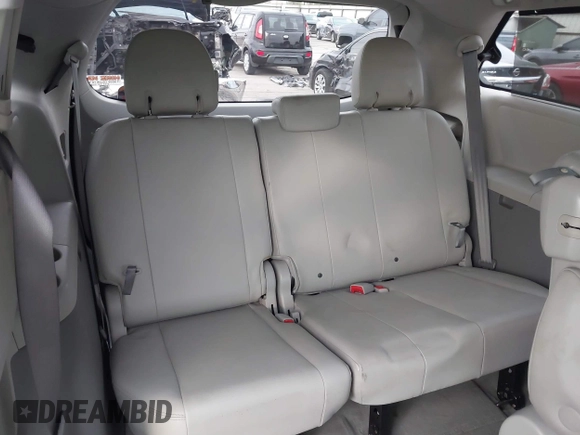 2011 Toyota Sienna XLE AAS with VIN 5TDYK3DC1BS136012, listed as a IAAI auction lot 41869637 with 231,418 mi miles. Bid and sale history available at carsss.com. Image 18.
