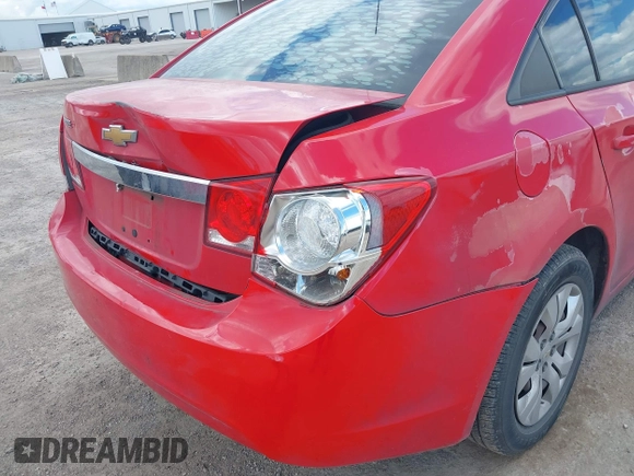 2015 Chevrolet Cruze LS z VIN 1G1PA5SH1F7270312, wystawiony jako IAAI lot #42225925 z przebiegiem 161 923 mil mil oraz . Historia ofert i sprzedaży dostępna na DreamBid. Obrazek 6.