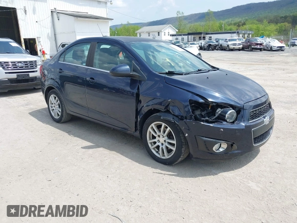 2016 Chevrolet Sonic LT z VIN 1G1JC5SG8G4163316, wystawiony jako IAAI lot #42138592 z przebiegiem 114 799 mil mil oraz . Historia ofert i sprzedaży dostępna na DreamBid. Obrazek 1.