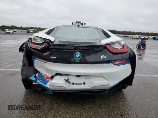 2015 BMW i8 z VIN WBY2Z2C53FV391673, wystawiony jako Copart lot #45827224 z przebiegiem 16 299 mil mil oraz . Historia ofert i sprzedaży dostępna na DreamBid. Obrazek 6.