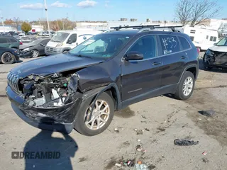 2016 Jeep Cherokee Latitude z VIN 1C4PJMCS1GW242738, wystawiony jako IAAI lot #40765174 z przebiegiem 33 196 mil mil oraz . Historia ofert i sprzedaży dostępna na DreamBid. Obrazek 16.
