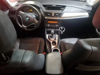 2014 BMW X1 xDrive28i z VIN WBAVL1C56EVY18205, wystawiony jako Copart lot #51584415 z przebiegiem 166 247 mil mil oraz Czysty tytuł • Clean title. Historia ofert i sprzedaży dostępna na DreamBid. Obrazek 8.