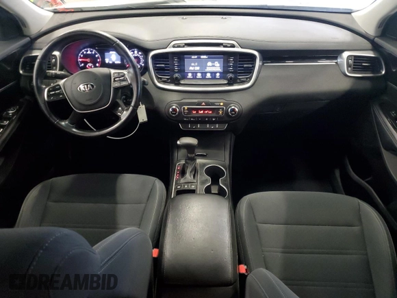 2019 Kia Sorento LX z VIN 5XYPGDA59KG456393, wystawiony jako Copart lot #61352805 z przebiegiem 102 479 mil mil oraz Czysty tytuł • Clean title. Historia ofert i sprzedaży dostępna na DreamBid. Obrazek 8.