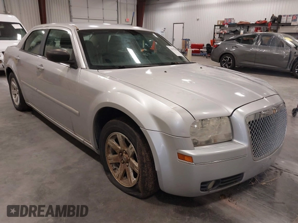 2006 Chrysler 300 Touring with VIN 2C3KA53G36H506880, listed as a IAAI auction lot 42177012 with 135,992 mi miles. Bid and sale history available at carsss.com. Image 1.