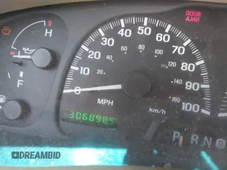 2001 Lincoln Navigator z VIN 5LMFU28R51LJ28840, wystawiony jako IAAI lot #42035445 z przebiegiem 306 898 mil mil oraz . Historia ofert i sprzedaży dostępna na DreamBid. Obrazek 7.