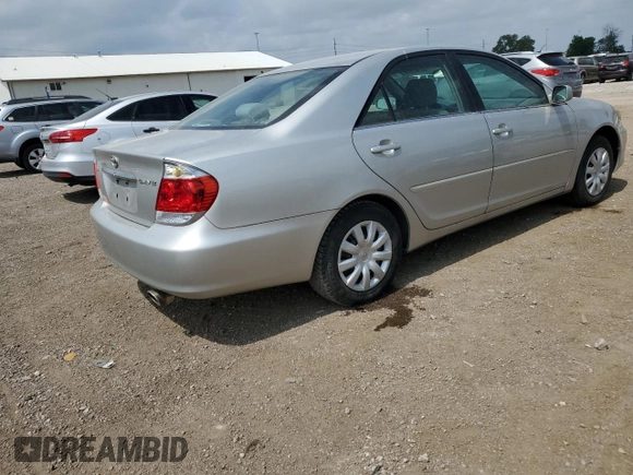 2005 Toyota Camry STD z VIN 4T1BE32K25U501946, wystawiony jako Copart lot #60563535 z przebiegiem 175 564 mil mil oraz Czysty tytuł • Clean title. Historia ofert i sprzedaży dostępna na DreamBid. Obrazek 3.