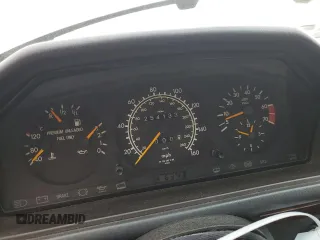 1992 Mercedes-Benz 400 with VIN WDBEA34E9NB732177, listed as a Copart auction lot 46317205 with 254,133 mi miles and Clean Title. Bid and sale history available at carsss.com. Image 9.