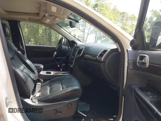 2011 Jeep Grand Cherokee Laredo с VIN 1J4RR4GG0BC641071, выставлен на аукционе IAAI как лот 42460718 с пробегом Не указан миль и . История ставок и продаж доступна на DreamBid. Изображение 5.