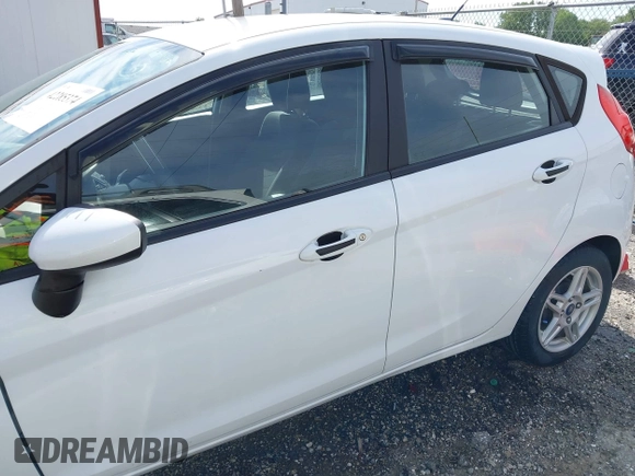 2018 Ford Fiesta SE z VIN 3FADP4EJXJM100407, wystawiony jako IAAI lot #42285374 z przebiegiem 90 261 mil mil oraz . Historia ofert i sprzedaży dostępna na DreamBid. Obrazek 14.