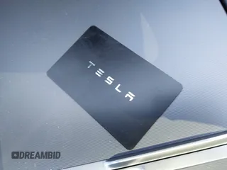 2024 Tesla Model 3 z VIN 5YJ3E1EA4RF735729, wystawiony jako IAAI lot #41964387 z przebiegiem Nie podano mil oraz . Historia ofert i sprzedaży dostępna na DreamBid. Obrazek 11.