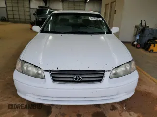 2001 Toyota Camry CE z VIN 4T1BG22K11U800794, wystawiony jako Copart lot #58505215 z przebiegiem 208 798 mil mil oraz Czysty tytuł • Clean title. Historia ofert i sprzedaży dostępna na DreamBid. Obrazek 5.