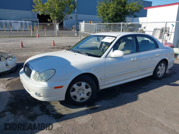 2002 Hyundai Sonata with VIN KMHWF25S92A571901, listed as a IAAI auction lot 41404038 with 133,316 mi miles. Bid and sale history available at carsss.com. Image 2.