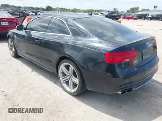 2013 Audi S5 Prestige z VIN WAUVGAFR8DA015727, wystawiony jako IAAI lot #42445090 z przebiegiem 136 237 mil mil oraz . Historia ofert i sprzedaży dostępna na DreamBid. Obrazek 3.