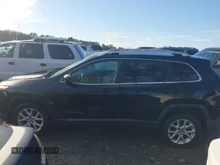 2014 Jeep Cherokee Latitude z VIN 1C4PJLCS5EW105809, wystawiony jako IAAI lot #41331585 z przebiegiem 207 609 mil mil oraz . Historia ofert i sprzedaży dostępna na DreamBid. Obrazek 14.