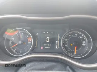 2016 Jeep Cherokee Sport z VIN 1C4PJMAB6GW210810, wystawiony jako IAAI lot #42681813 z przebiegiem 99 792 mil mil oraz . Historia ofert i sprzedaży dostępna na DreamBid. Obrazek 7.