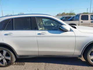 2017 Mercedes-Benz GLC 300 z VIN WDC0G4JB8HF185341, wystawiony jako IAAI lot #41804808 z przebiegiem 52 952 mil mil oraz . Historia ofert i sprzedaży dostępna na DreamBid. Obrazek 13.