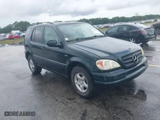 2000 Mercedes-Benz M-Class with VIN 4JGAB54E0YA218894, listed as a IAAI auction lot 41985116 with 120,889 mi miles. Bid and sale history available at carsss.com. Image 1.