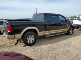 2011 Ram 2500 Laramie Longhorn z VIN 3D7UT2HL3BG580917, wystawiony jako Copart lot #50717625 z przebiegiem 141 494 mil mil oraz Szkoda całkowita • Salvage title. Historia ofert i sprzedaży dostępna na DreamBid. Obrazek 3.