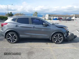 2017 Nissan Rogue S z VIN JN1BJ1CP1HW002968, wystawiony jako IAAI lot #41896777 z przebiegiem 128 583 mil mil oraz . Historia ofert i sprzedaży dostępna na DreamBid. Obrazek 13.