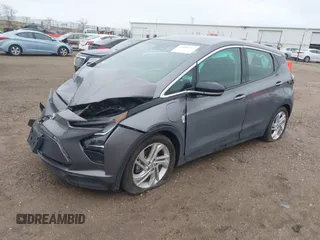 2023 Chevrolet Bolt EV 1LT z VIN 1G1FW6S09P4136907, wystawiony jako IAAI lot #42081367 z przebiegiem 41 736 mil mil oraz . Historia ofert i sprzedaży dostępna na DreamBid. Obrazek 2.
