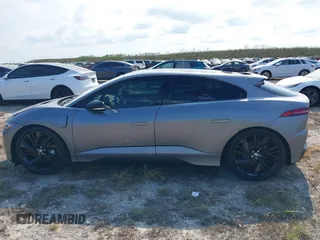 2024 Jaguar I-PACE R-Dynamic HSE with VIN SADHM2S12R1634818, listed as a IAAI auction lot 40531501 with 1 mi miles. Bid and sale history available at carsss.com. Image 14.