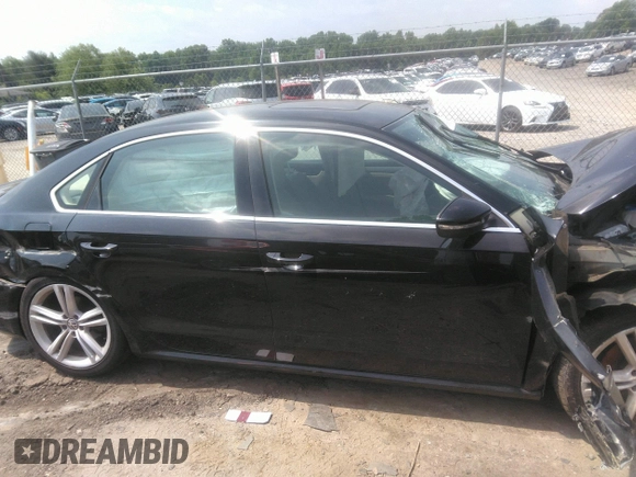 2012 Volkswagen Passat SE z VIN 1VWBN7A30CC073400, wystawiony jako IAAI lot #42284473 z przebiegiem 144 782 mil mil oraz . Historia ofert i sprzedaży dostępna na DreamBid. Obrazek 13.