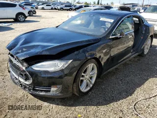 2014 Tesla Model S 60 with VIN 5YJSA1H10EFP58650, listed as a Copart auction lot 45325375 with 105,603 mi miles and Salvage Title. Bid and sale history available at DreamBid. Image 1.