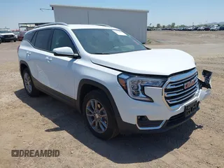 2024 GMC Terrain SLT z VIN 3GKALVEG6RL322810, wystawiony jako IAAI lot #42478282 z przebiegiem 32 523 mil mil oraz . Historia ofert i sprzedaży dostępna na DreamBid. Obrazek 1.