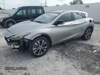 2017 Infiniti QX30 Premium z VIN SJKCH5CP5HA032733, wystawiony jako Copart lot #59204845 z przebiegiem 136 699 mil mil oraz Czysty tytuł • Clean title. Historia ofert i sprzedaży dostępna na DreamBid. Obrazek 1.