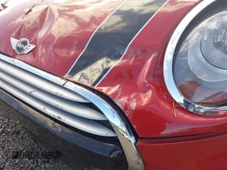 2015 MINI Hardtop 4 Door z VIN WMWXS5C57F2C63418, wystawiony jako IAAI lot #41938785 z przebiegiem 101 712 mil mil oraz . Historia ofert i sprzedaży dostępna na DreamBid. Obrazek 10.