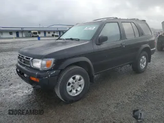 1996 Nissan Pathfinder XE z VIN JN8AR05Y7TW030742, wystawiony jako Copart lot #49697755 z przebiegiem 153 378 mil mil oraz Szkoda całkowita • Salvage title. Historia ofert i sprzedaży dostępna na DreamBid. Obrazek 1.