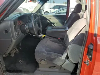 2002 Chevrolet Silverado 1500 LT with VIN 2GCEC19T021352339, listed as a Copart auction lot 44637875 with 217,086 mi miles and Salvage Title. Bid and sale history available at carsss.com. Image 7.