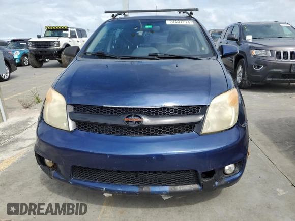 2006 Scion xA z VIN JTKKT624660154877, wystawiony jako Copart lot #74601714 z przebiegiem 169 040 mil mil oraz Szkoda całkowita • Salvage title. Historia ofert i sprzedaży dostępna na DreamBid. Obrazek 5.