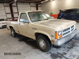 1987 Dodge Dakota z VIN 1B7GN14M1HS486188, wystawiony jako IAAI lot #42290899 z przebiegiem 100 085 mil mil oraz . Historia ofert i sprzedaży dostępna na DreamBid. Obrazek 1.