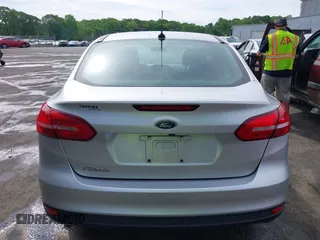 2017 Ford Focus S z VIN 1FADP3E21HL241557, wystawiony jako IAAI lot #42100036 z przebiegiem 106 764 mil mil oraz . Historia ofert i sprzedaży dostępna na DreamBid. Obrazek 16.