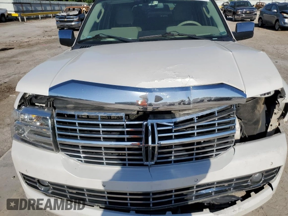 2012 Lincoln Navigator z VIN 5LMJJ2H57CEL08358, wystawiony jako Copart lot #56099615 z przebiegiem 226 170 mil mil oraz Szkoda całkowita • Salvage title. Historia ofert i sprzedaży dostępna na DreamBid. Obrazek 12.