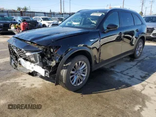 2025 Mazda CX-90 Select z VIN JM3KKAHD8S1194510, wystawiony jako Copart lot #48243805 z przebiegiem 5828 mil mil oraz Szkody całkowita. Historia ofert i sprzedaży dostępna na DreamBid. Obrazek 1.