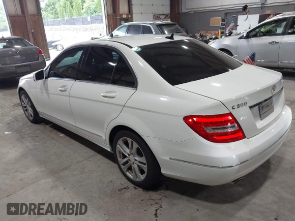2013 Mercedes-Benz C 300 Sport с VIN WDDGF8AB3DA859410, выставлен на аукционе IAAI как лот 42522407 с пробегом 110 502 миль миль и . История ставок и продаж доступна на DreamBid. Изображение 3.