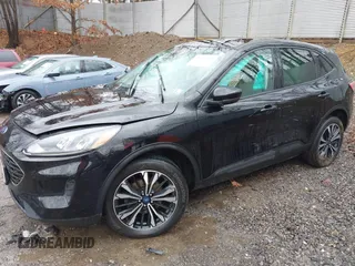 2022 Ford Escape SE with VIN 1FMCU9G61NUA27445, listed as a IAAI auction lot 41724279 with 30,284 mi miles. Bid and sale history available at carsss.com. Image 2.