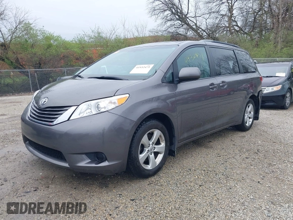 2017 Toyota Sienna LE Auto Access Seat with VIN 5TDKZ3DC6HS881378, listed as a IAAI auction lot 41932471 with 64,626 mi miles. Bid and sale history available at carsss.com. Image 21.